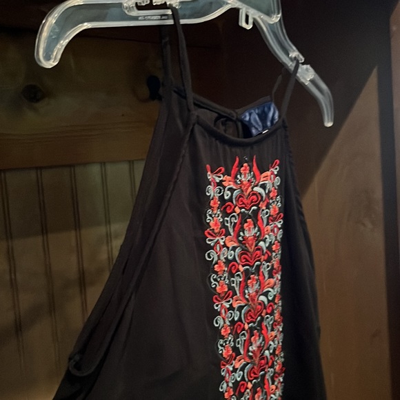Like new XS black tank with floral embroidery - Picture 5 of 8